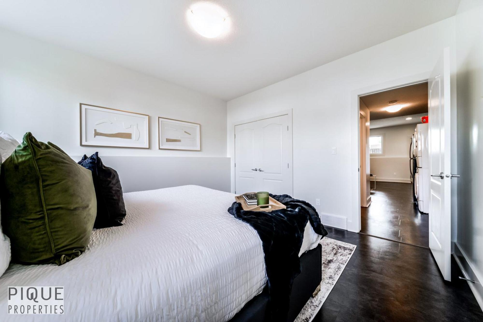 Stunning Modern Suite - King Bed - Free Parking & Netflix - Fast Wi-Fi - Long Stays Welcome Edmonton Zimmer foto